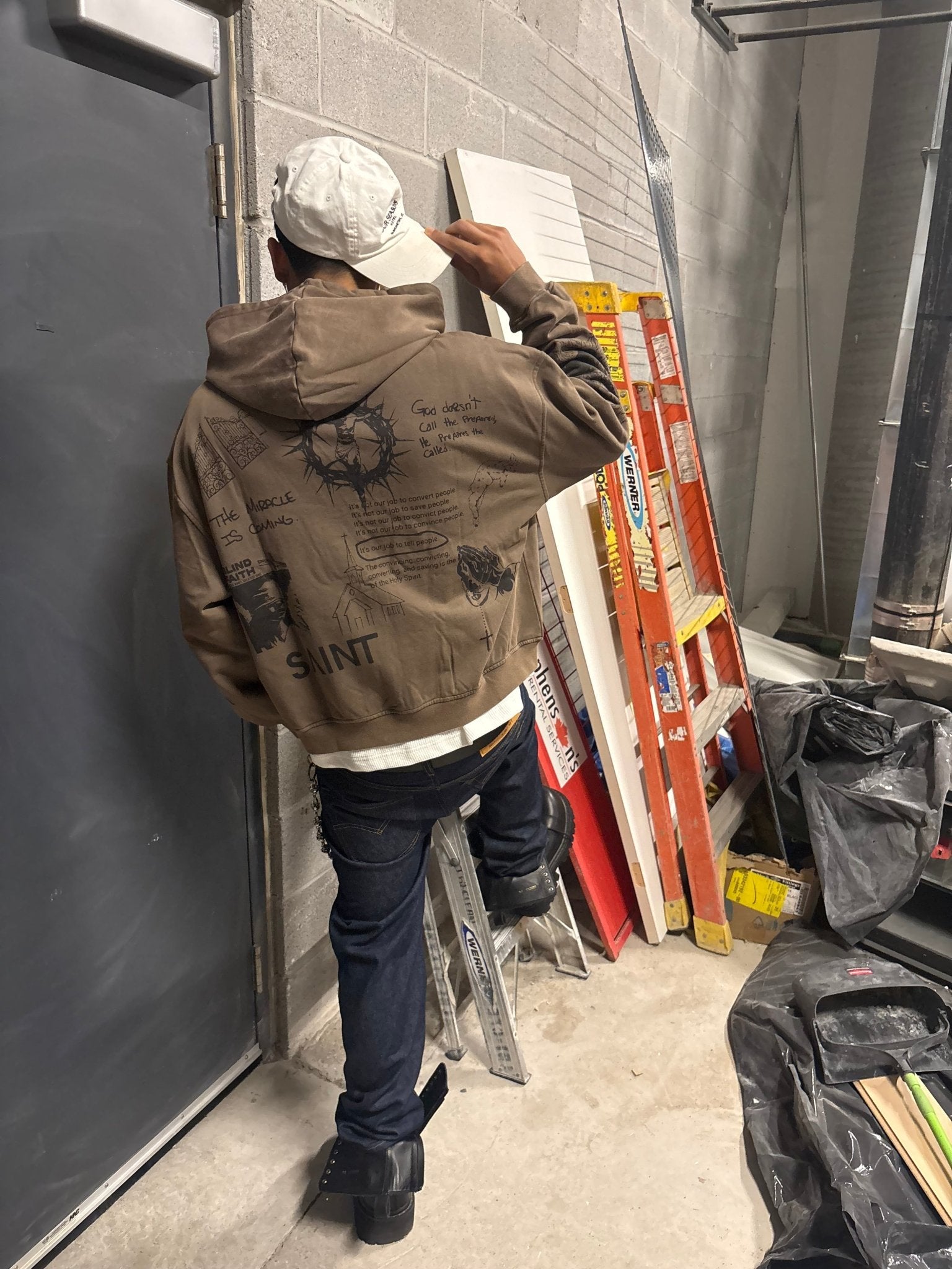 GALLERY ZIP UP - Prayers Avenu ​