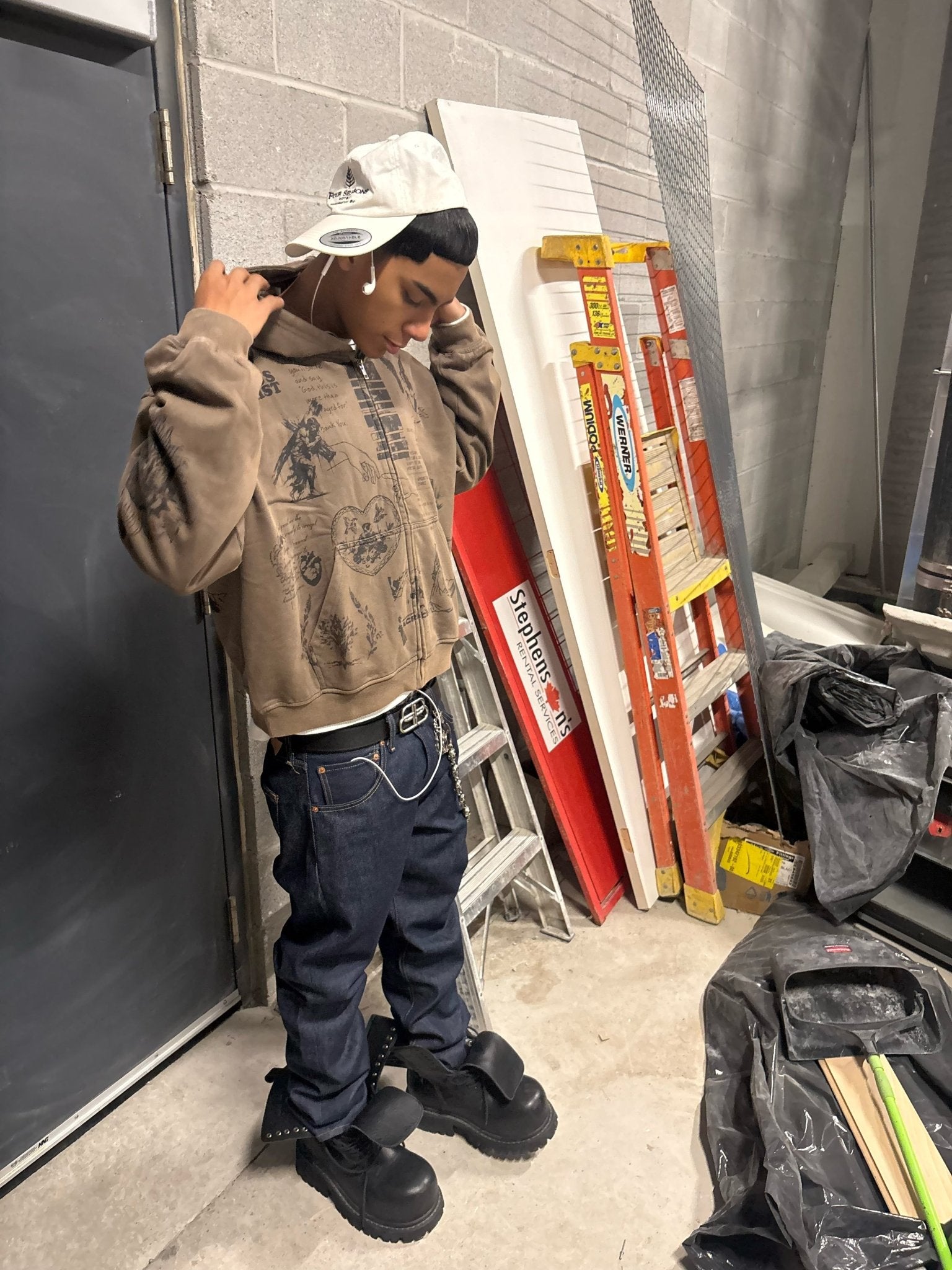 GALLERY ZIP UP - Prayers Avenu ​