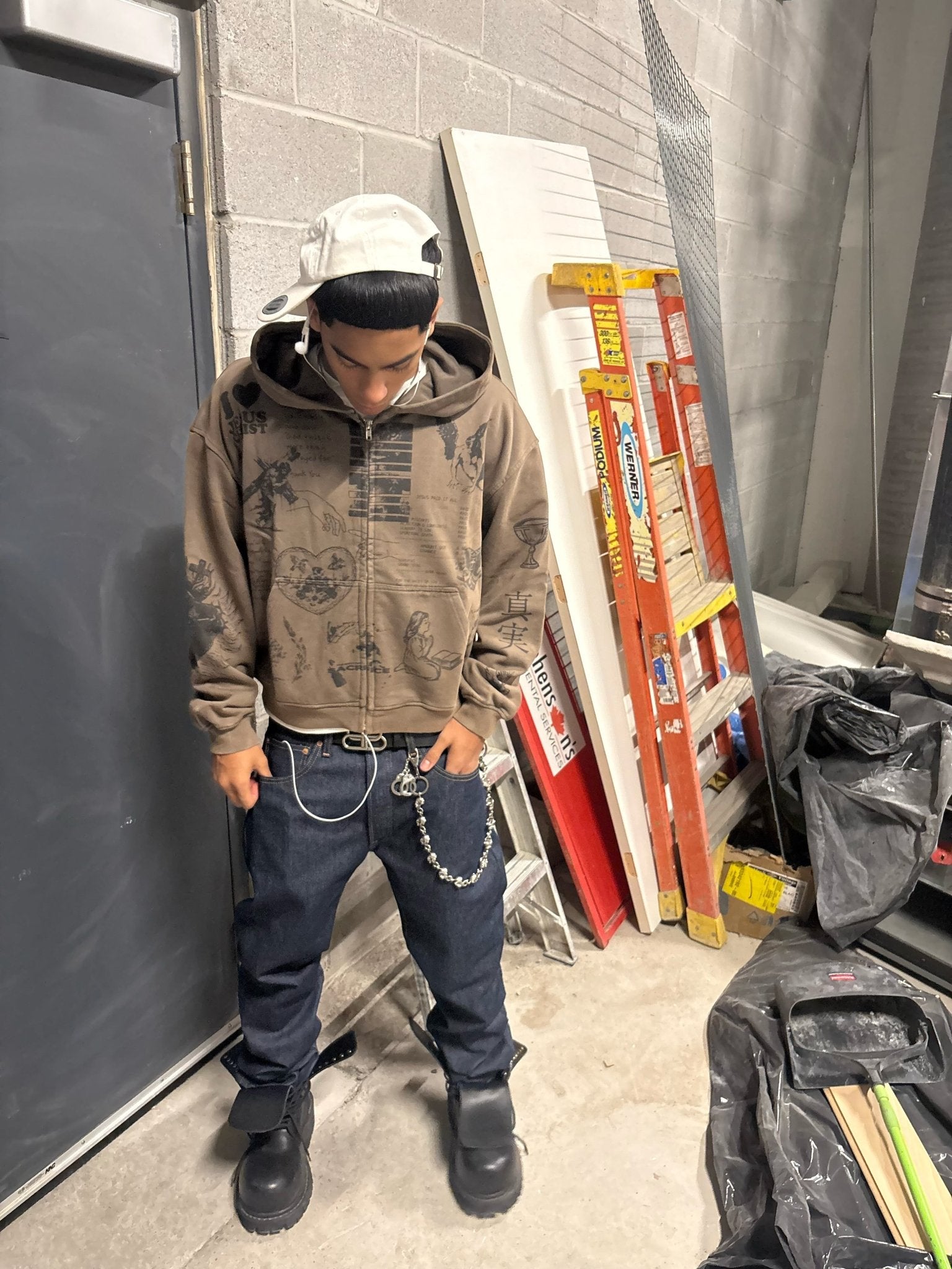 GALLERY ZIP UP - Prayers Avenu ​