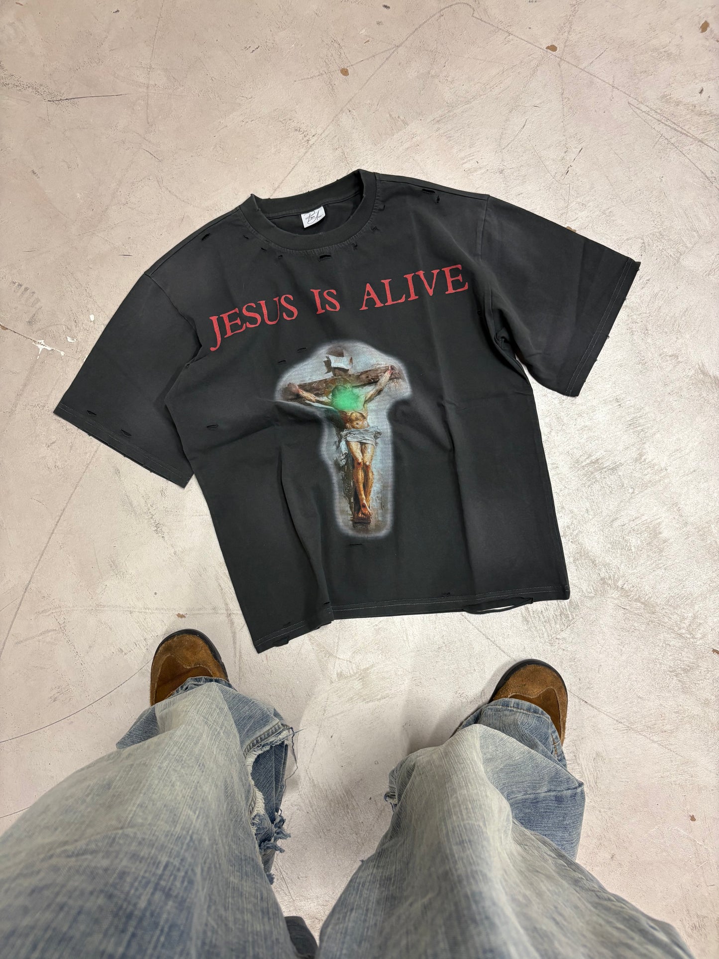 CHRIST IS ALIVE TEE