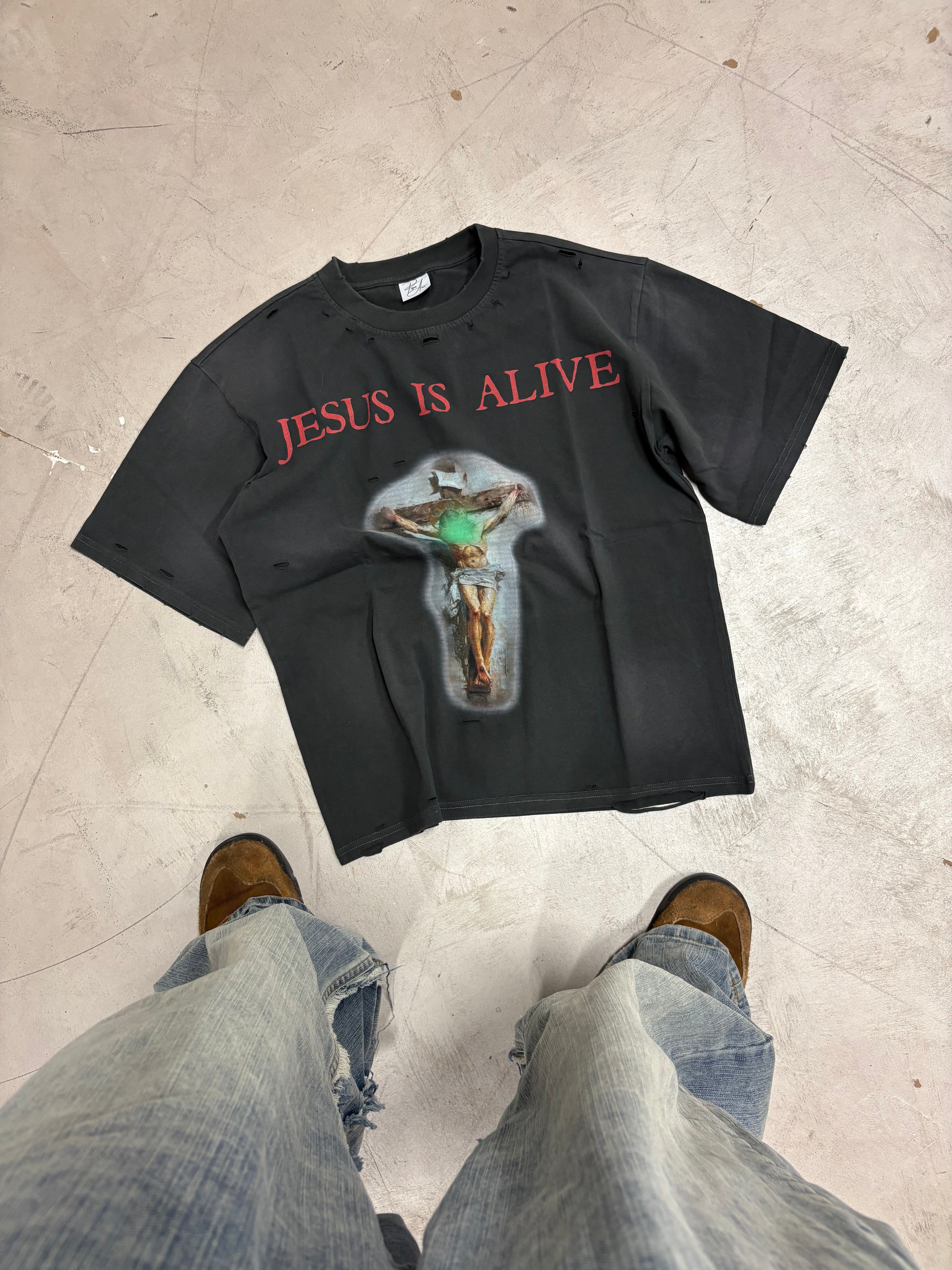 CHRIST IS ALIVE TEE - Prayers Avenu ​